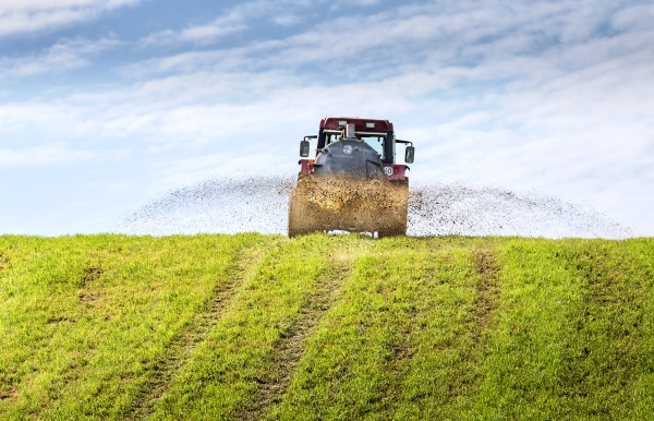 Traktor mit Jauchewagen
